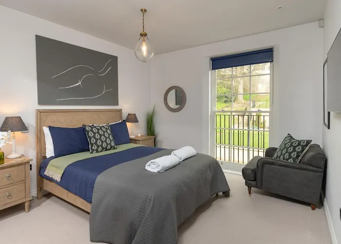 Bath Penthouse With Amazing Views And Lift Access