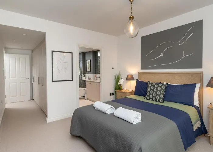 Bath Penthouse With Amazing Views And Lift Access